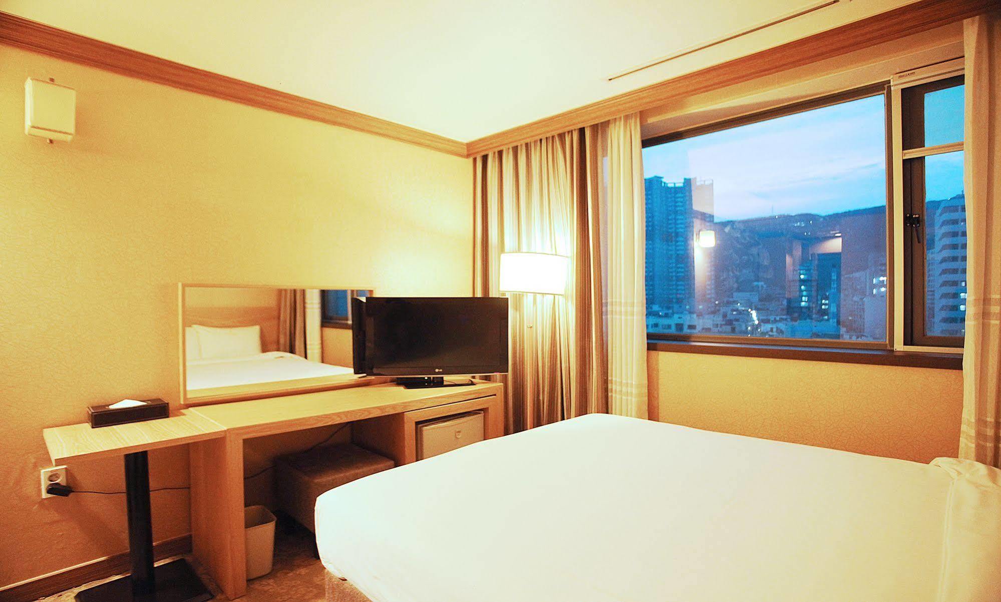 Dawn Beach Hotel ปูซาน ภายนอก รูปภาพ